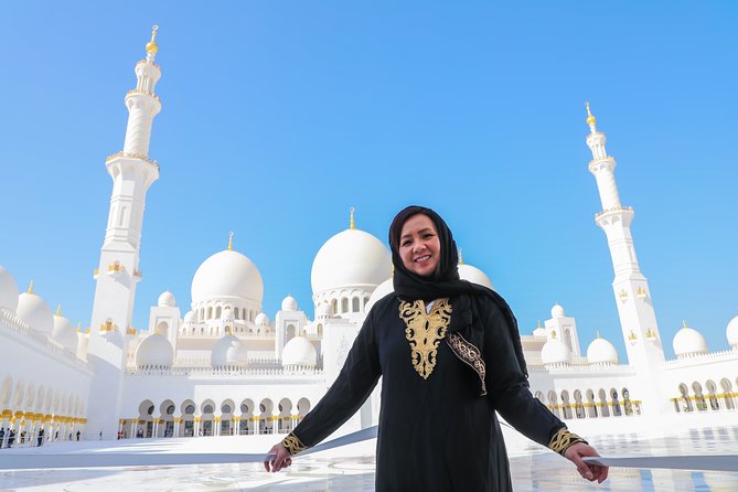 From Dubai To Abu Dhabi: Royal Palace, Grand Mosque &Etihad Tower - The Sheikh Zayed Grand Mosque, 90 minutes of calm and scale