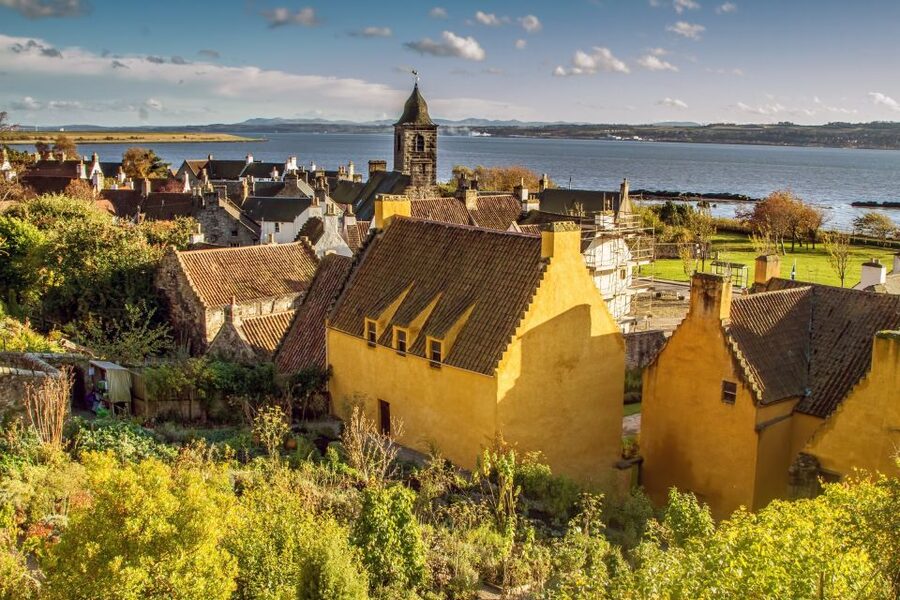 From Edinburgh: Outlander, Palaces, and Jacobites Day Trip - Doune Castle and the road past Stirling