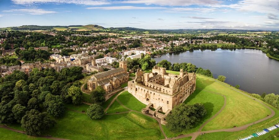 From Edinburgh: Outlander, Palaces, and Jacobites Day Trip - Midhope Castle and the Lallybroch question