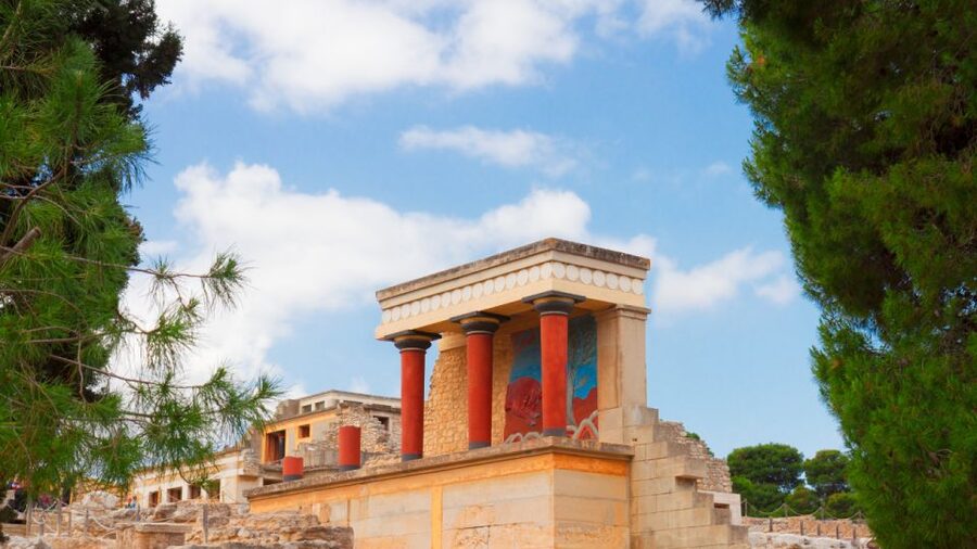 From Heraklion: Historical Center City Tour & Knossos Palace - Languages, Guides, and Group Comfort