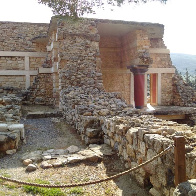 From Heraklion: Knossos Palace Entry Ticket and Private Tour - A private visit with a personal guide