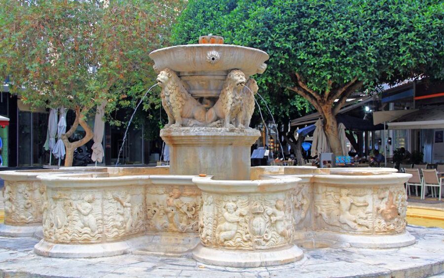 From Heraklion: Knossos Palace Guided Tour & Heraklion City - Heraklion’s old center and market streets