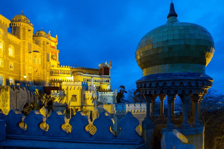 From Lisbon: Pena Palace, Regaleira, Sintra & Cascais Tour - Sintra Old Town: lunch and a short breather