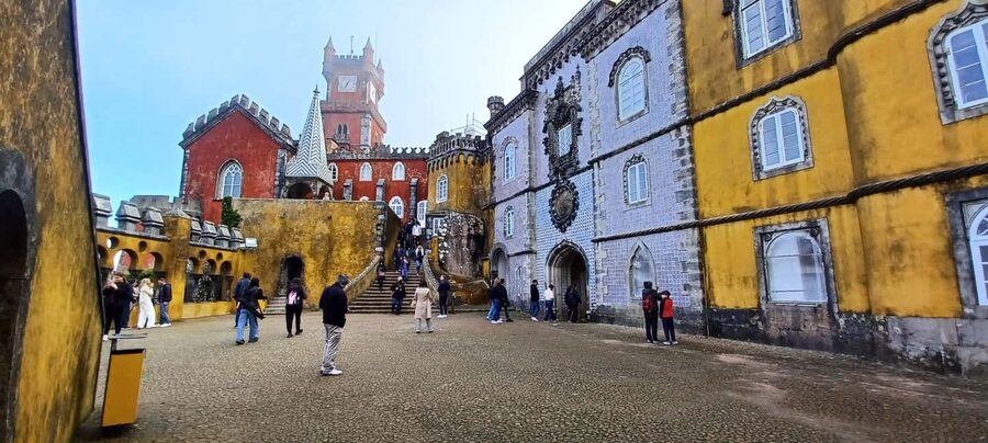 From Lisbon: Tour to Pena Palace, Sintra, and Cascais - Sintra village, one hour to find your bearings