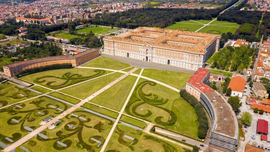 From Naples: All-inclusive tour to the Royal Palace of Caserta with expert guide - Four hours for apartments, fountains, and gardens