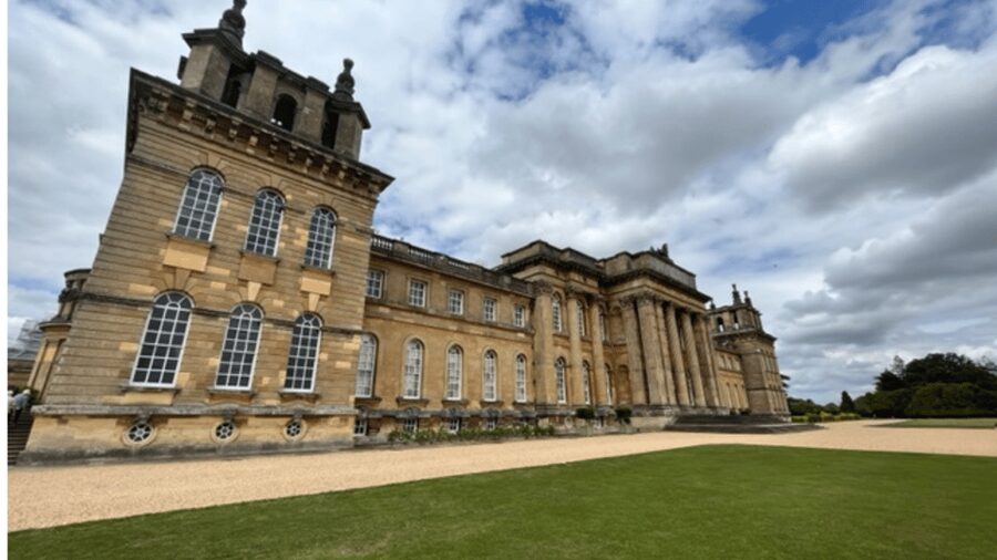 From Oxford: Churchill Tour to Blenheim Palace & his grave. - Woodstock, a relaxed lunch and village walk