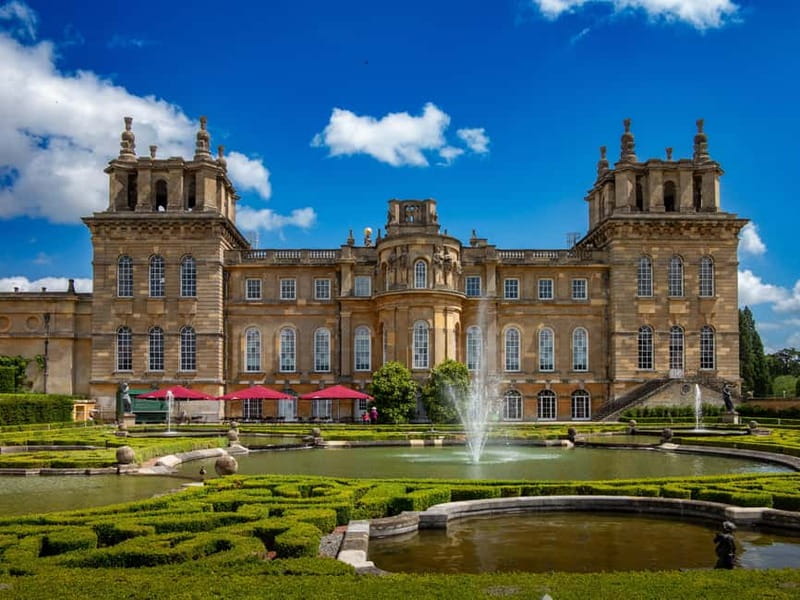 From Oxford: Churchill Tour to Blenheim Palace & his grave. - Starting in Oxford with a private pickup
