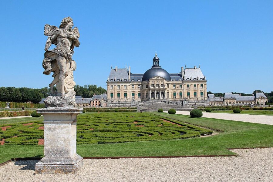 From Paris: Fontainebleau & Vaux-le-Vicomte Private Tour - Hotel pickup turns a distant day trip into an easy outing