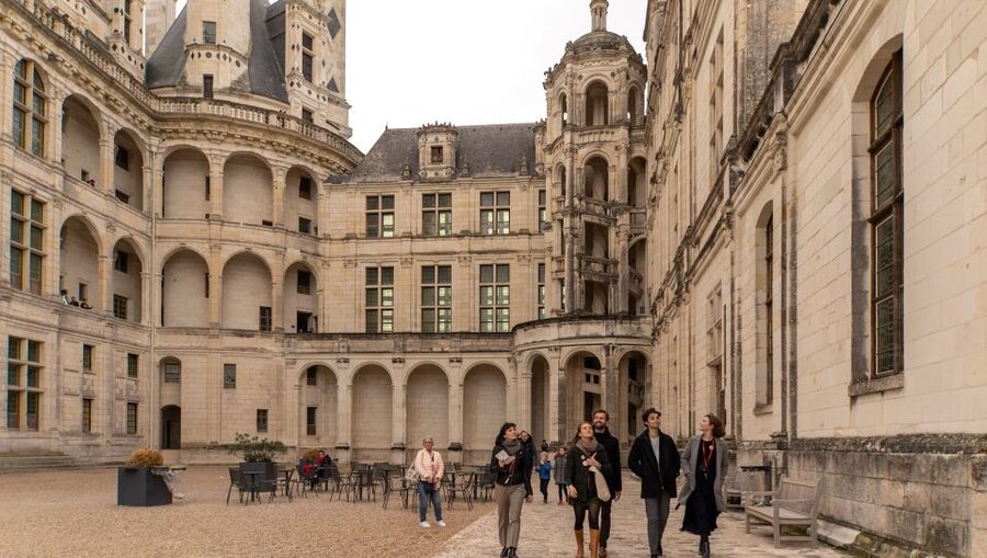 From Paris: Full-Day Loire Valley Chateaux Tour - Chenonceau: the castle over the river