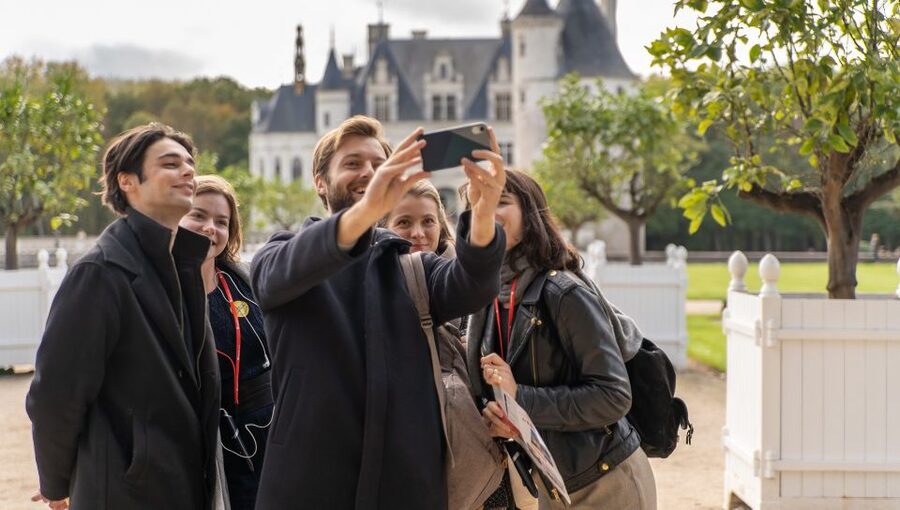 From Paris: Full-Day Loire Valley Chateaux Tour - Meeting the coach in Paris