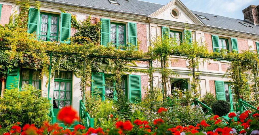 From Paris: Giverny and Versailles Palace Guided Day Trip - Two free hours in the Versailles gardens