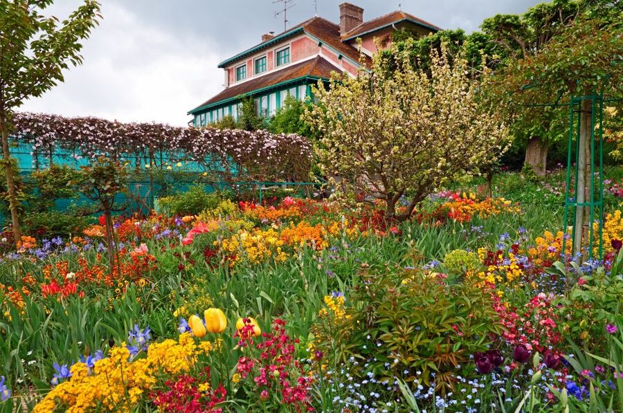 From Paris: Giverny and Versailles Palace Guided Day Trip - The day’s pace and physical demands