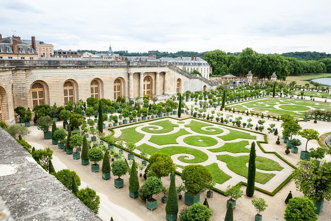 From Paris: Versailles Bike Tour w/ Palace, Gardens, & Picnic - Taking the RER from Paris to Versailles