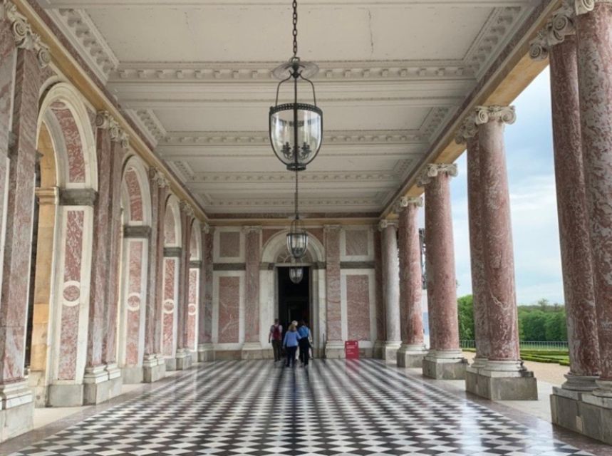 From Paris: Versailles Bike Tour with Gardens & Palace Entry - Is this suitable for families and cautious cyclists?