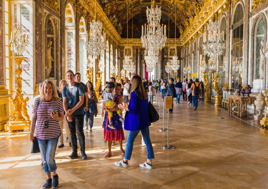 From Paris: Versailles Palace and Gardens Guided Day Trip - A short introduction to the Versailles gardens