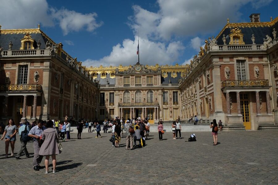 From Paris: Versailles Palace and Gardens Guided Day Trip - How the small group changes the visit