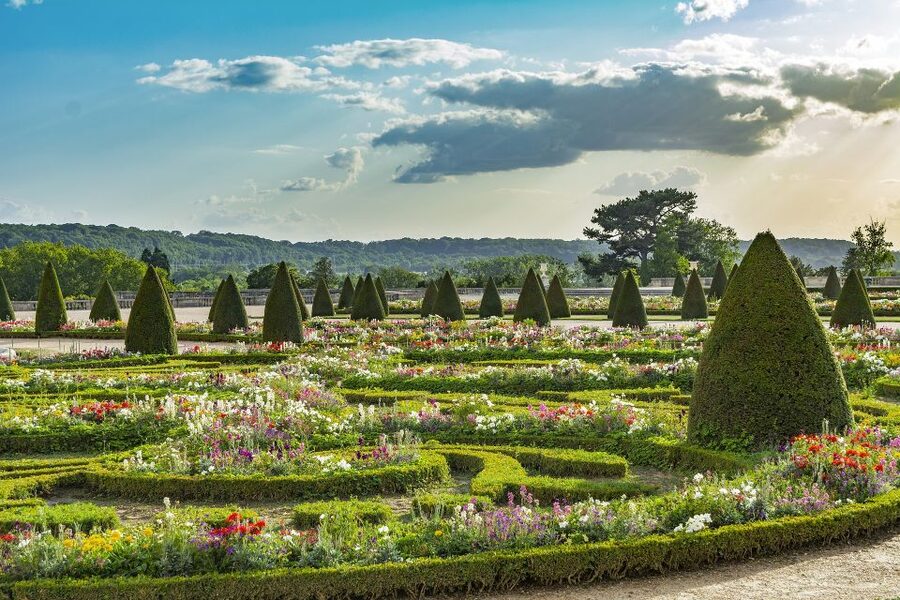 From Paris: Versailles Palace and Gardens Guided Experience - Meeting near Invalides and taking the train