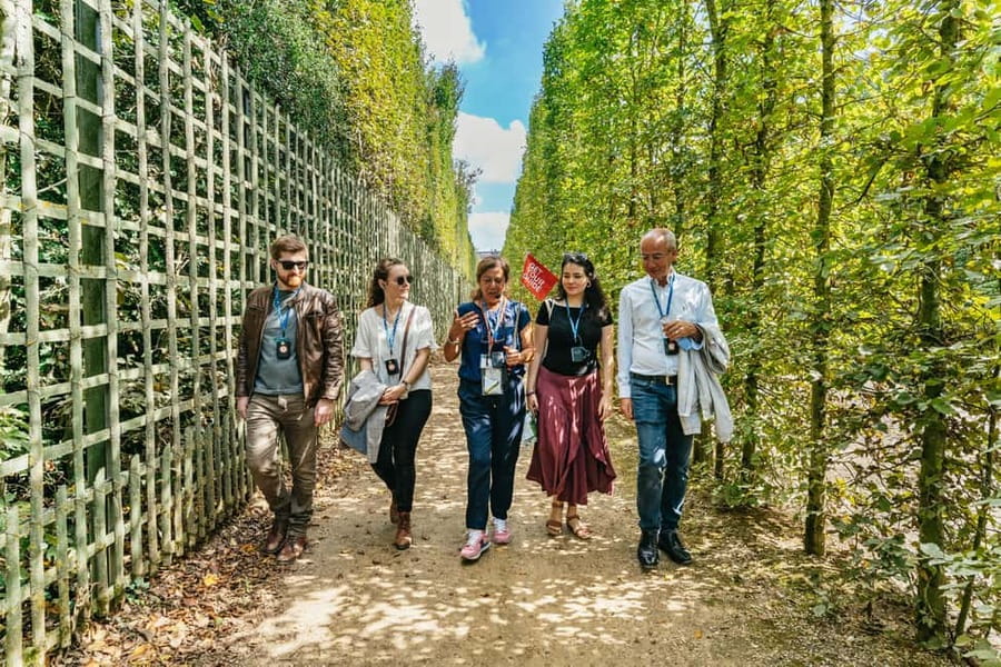 From Paris: Versailles Palace Guided Tour & Gardens Access - From Avenue de Suffren to the Versailles gates