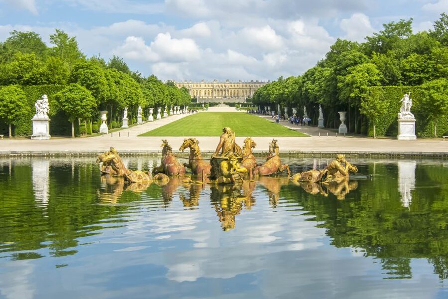 From Paris: Versailles Palace Self Guided & Gardens tickets - The guides and the human side of the trip