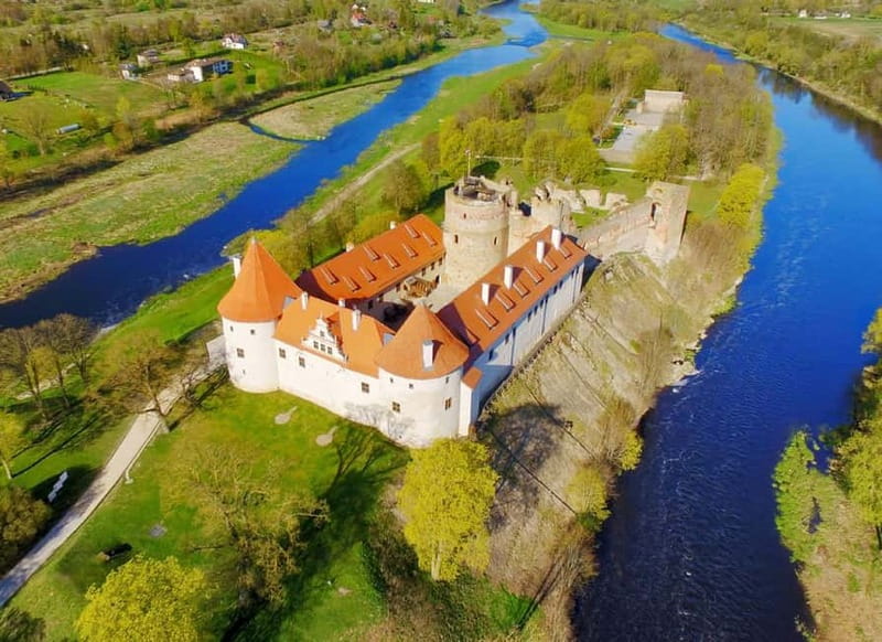 From Riga : Rundale palace and Bauska castle tour and back. - Key points to know before booking