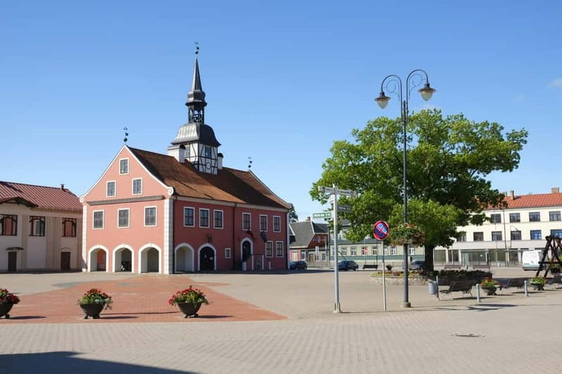 From Riga : Rundale palace and Bauska castle tour and back. - Walking through Bauska before the castle