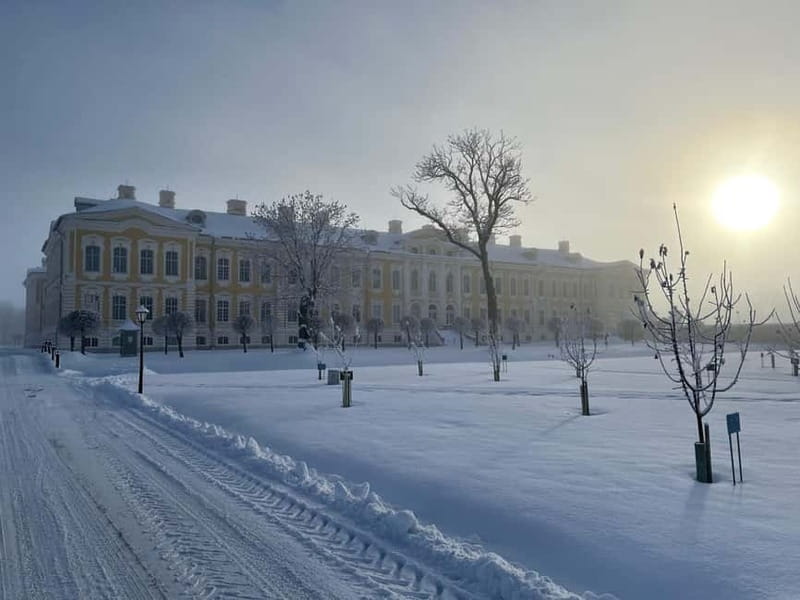 From Riga: Trip to Hill of Crosses, Rundale Palace & Bauska - The food plan and what to bring