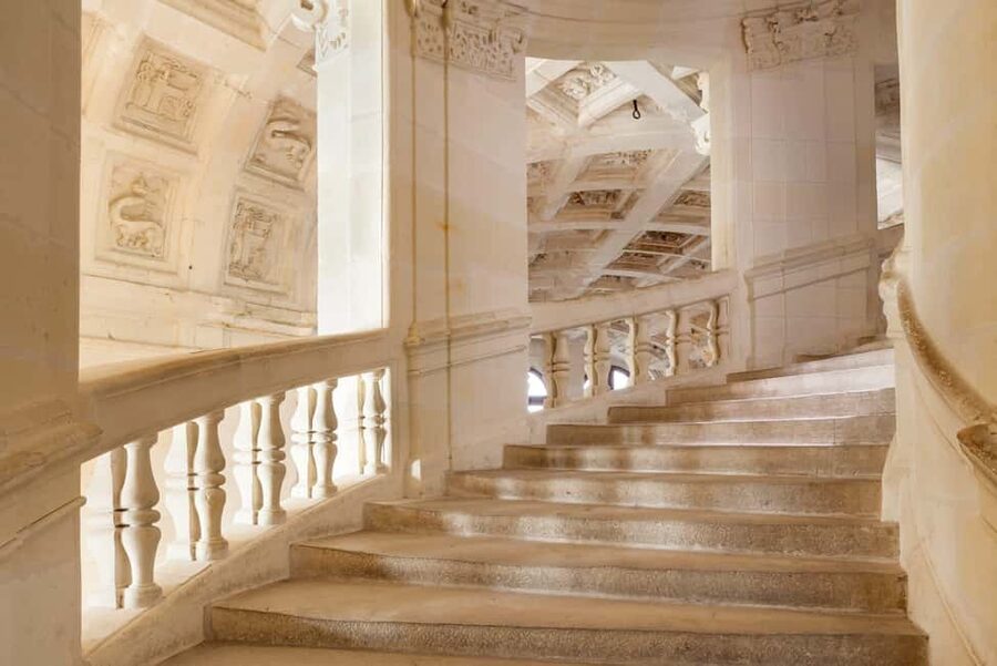 From Tours/Amboise: Chenonceau & Chambord Chateaux Day Trip - Amboise gives you 2.5 hours to eat and wander