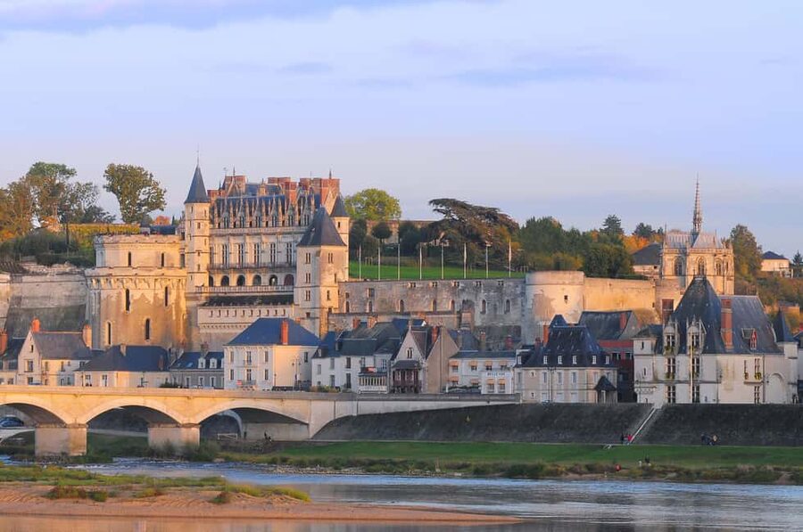 From Tours/Amboise: Chenonceau & Chambord Chateaux Day Trip - What the $199 price really buys you