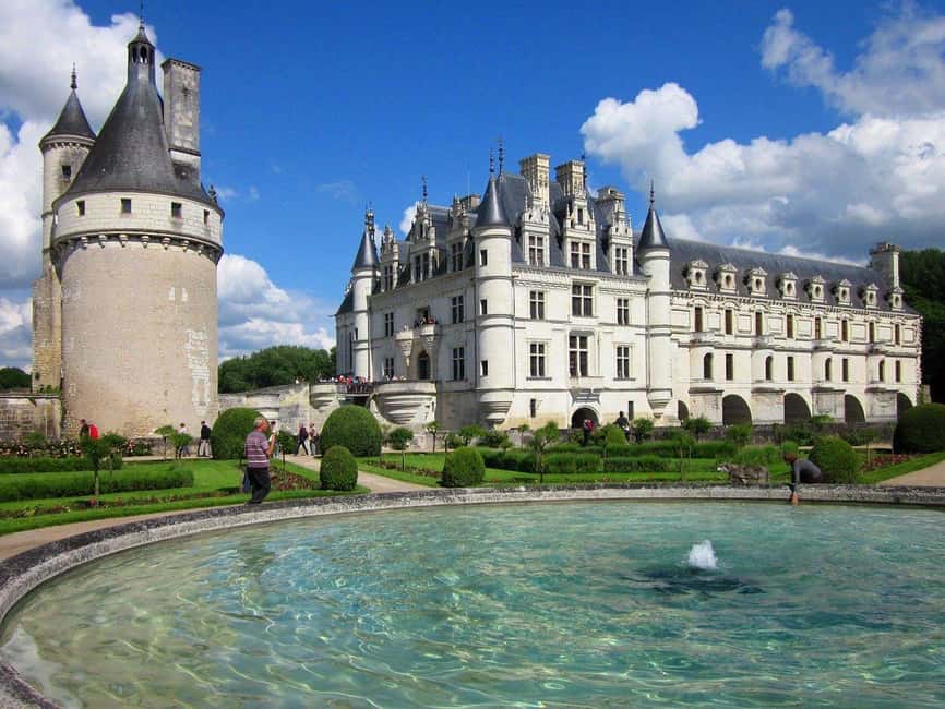 From Tours/Amboise: Chenonceau & Chambord Chateaux Day Trip - The small-group format and guide quality