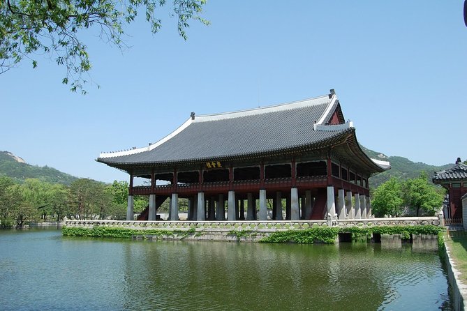 Full-Day Palace Tour in Seoul - Passing the Blue House before the palaces