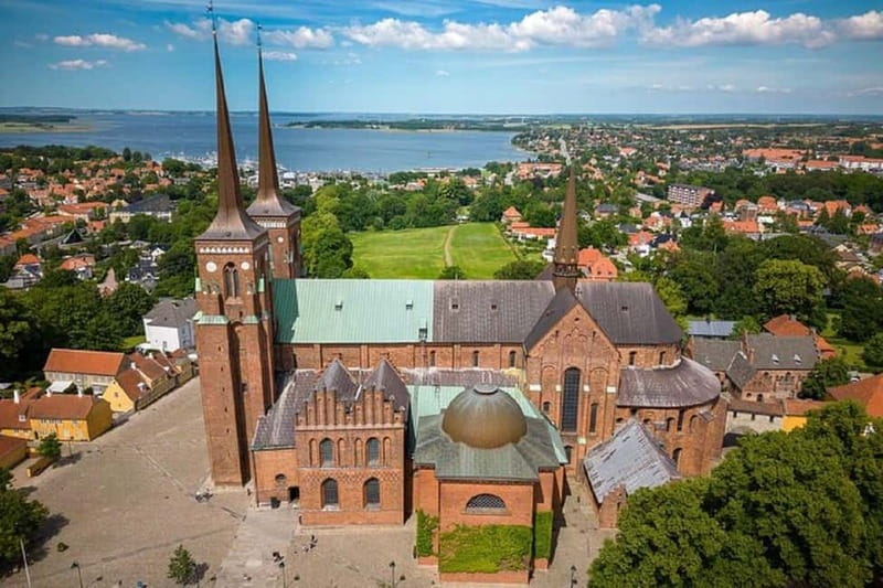 Full-Day Tour; Castle, Palace, Cathedral and Viking Ships - Frederiksborg Palace: two hours in Hillerød