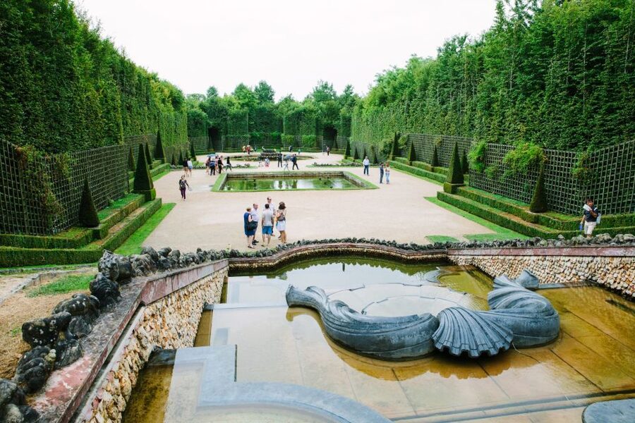 Gardens of Versailles Walking Tour & Palace Entry - Entering the palace after the garden walk