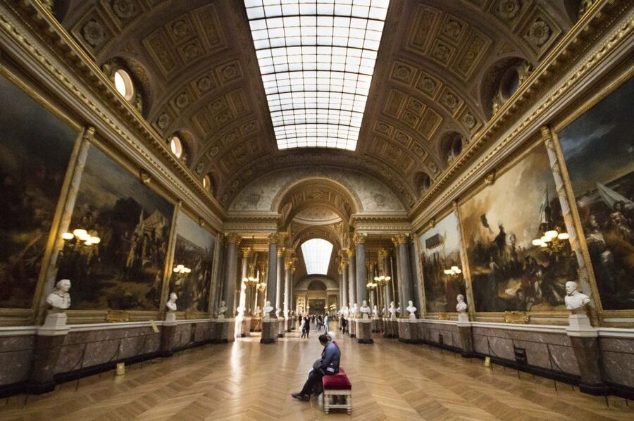 Gardens of Versailles Walking Tour & Palace Entry - Crowds, walking, and the right pace