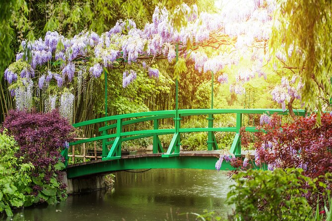 Giverny Monet's Home & Versailles Palace Day Trip from Paris - Guide quality and the shape of the day