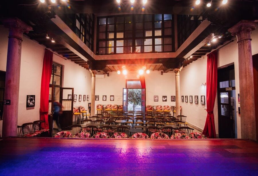 Granada: 1-Hour Traditional Flamenco Show at Palacio - How this compares with street flamenco