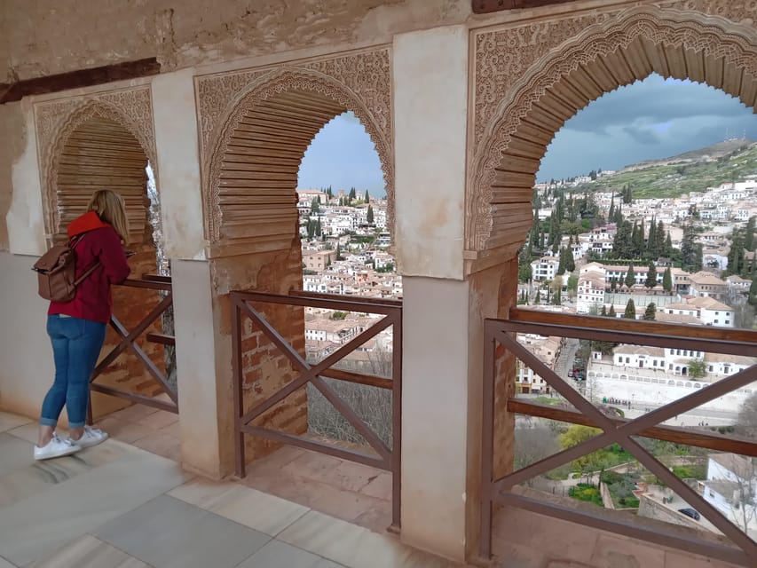 Granada: Alhambra, Alcazaba, and Nasrid Palaces Tour - Alcazaba: Granada from a military viewpoint