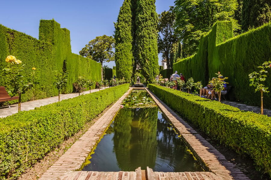 Granada: Alhambra and Nasrid Palaces Entry Ticket - The Alcazaba and Its Views