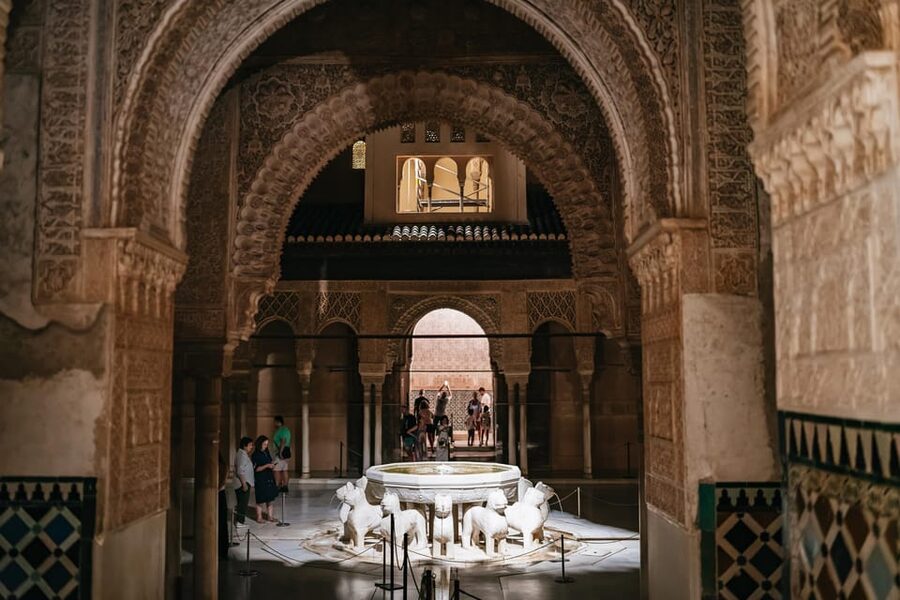 Granada: Alhambra and Nasrid Palaces Guided Tour at Night - Is $64 good value?