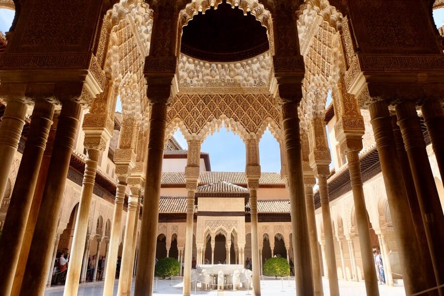 Granada: Alhambra and Nasrid Palaces Private Guide Tour - The Alcazaba begins with views and military purpose