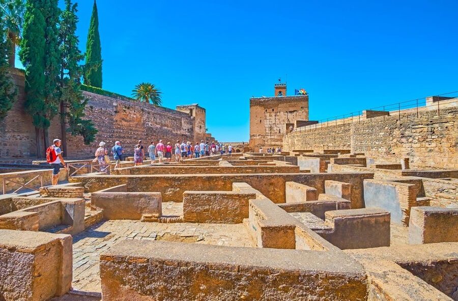 Granada: Alhambra and Nasrid Palaces Private Tour - Who should book this tour?