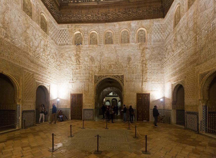 Granada: Alhambra and Nasrid Palaces Private Tour - The Palace of Charles V and the Christian chapter