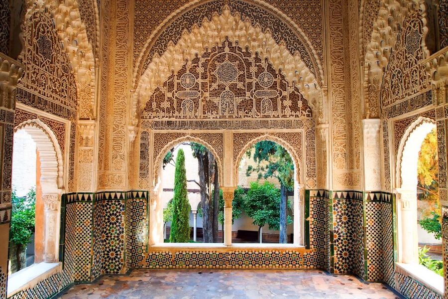 Granada: Alhambra and Nasrid Palaces Private Tour - Stories, myths, and the human side of the Alhambra