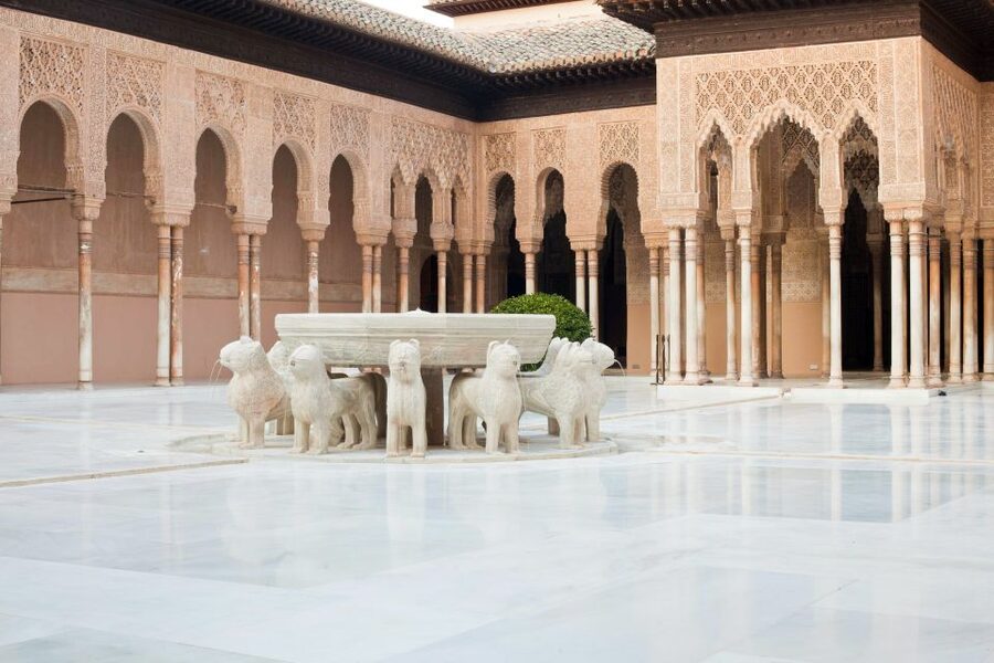 Granada: Alhambra and Nasrid Palaces Small Guided Tour - Why a guided visit helps at the Alhambra