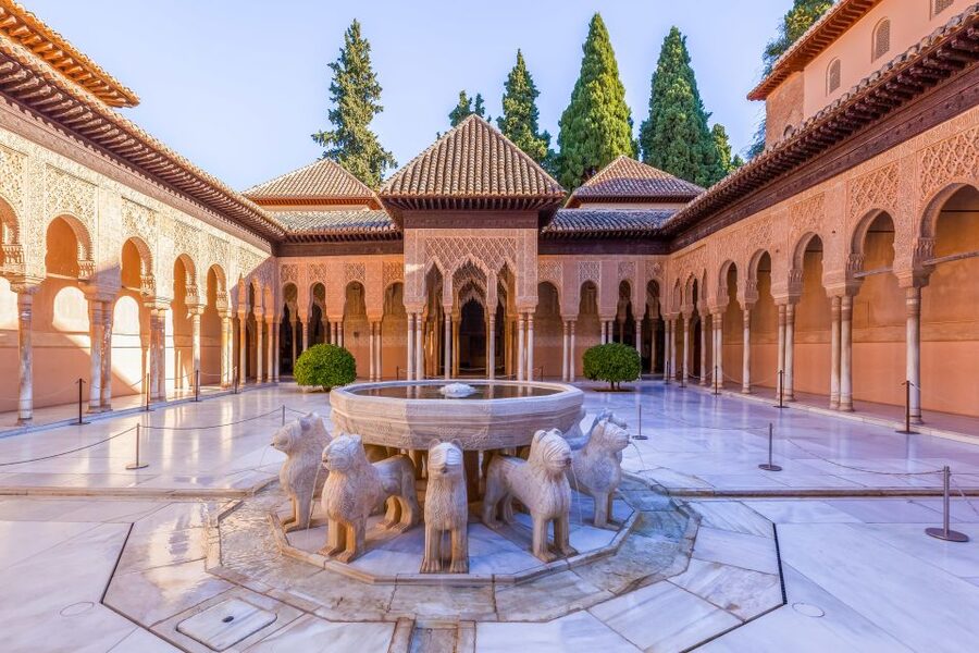 Granada: Alhambra and Nasrid Palaces Small Guided Tour - The Nasrid Palaces: delicate design and royal power
