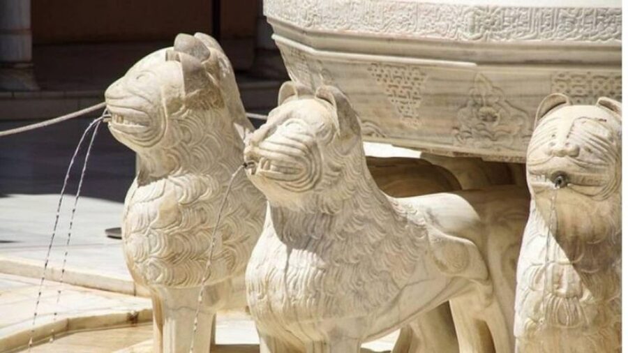 Granada: Alhambra and Nasrid Palaces Tour without Tickets - The Nasrid Palaces and their carefully timed entrance