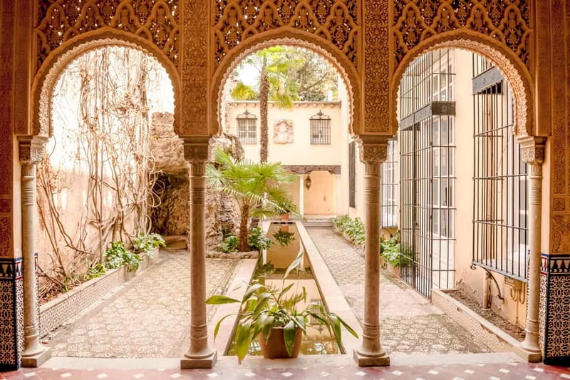 Granada: Alhambra & Gardens Tour w/Nasrid Palaces Option - Timing, language, and the pace of the walk