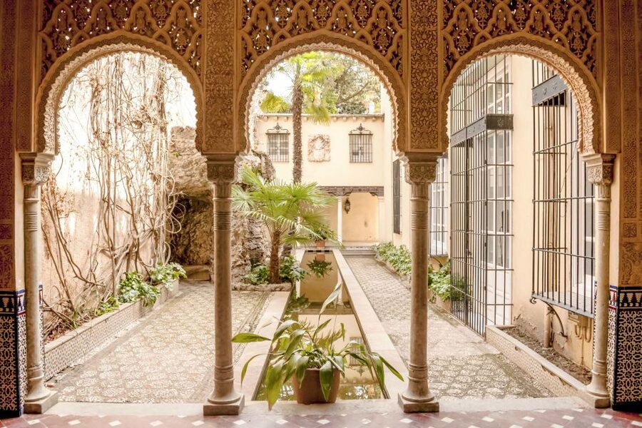 Granada: Alhambra & Gardens Tour w/Nasrid Palaces Option - What the $35 price really buys you