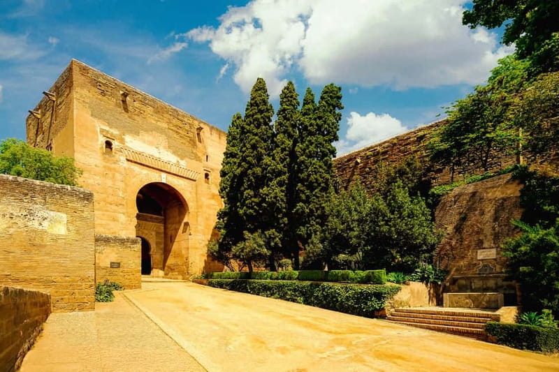 Granada: Alhambra, Generalife & Nasrid Palaces Guided Tour - Puerta del Vino and the approach to the palaces