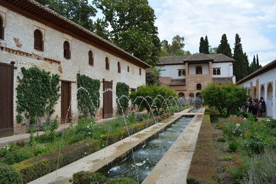 Granada: Alhambra Guided Tour w/ Nasrid Palaces & City Pass - Key points to know before booking