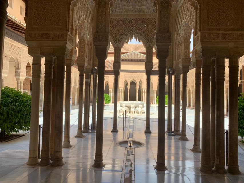 Granada: Alhambra Guided Tour w/ Nasrid Palaces & City Pass - What the two-day schedule feels like